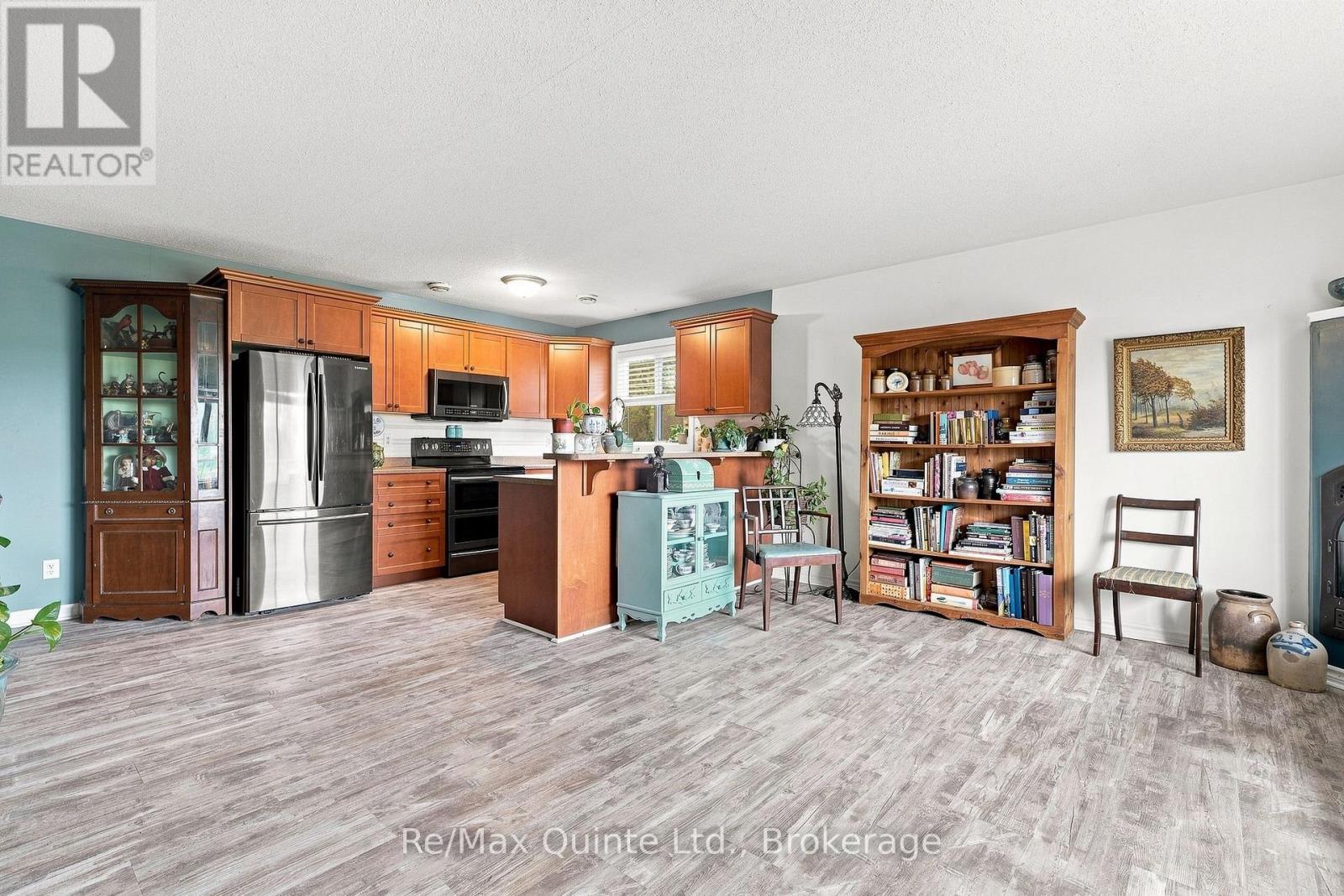 3A - 37 LAKEBREEZE COURT, Prince Edward County (Wellington Ward) — photo 8