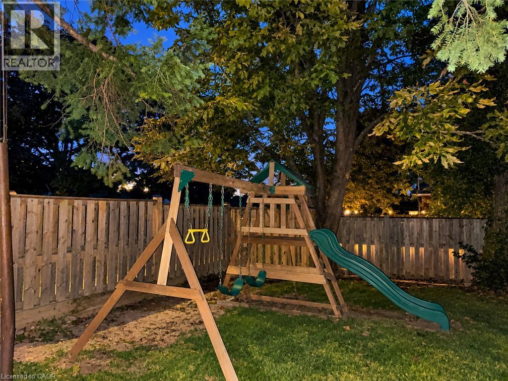 9 GRENADIER Drive, Hamilton — photo 2