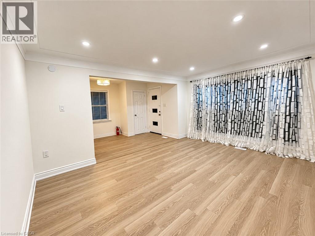 9 GRENADIER Drive, Hamilton — photo 8