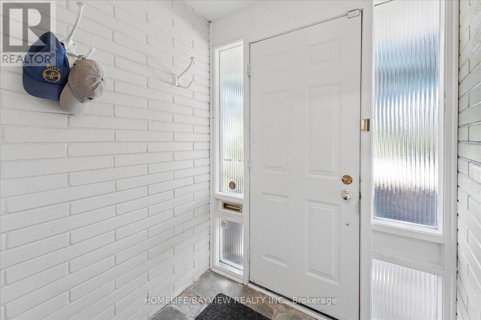 24 Ravenscroft Circle, Toronto — photo 4