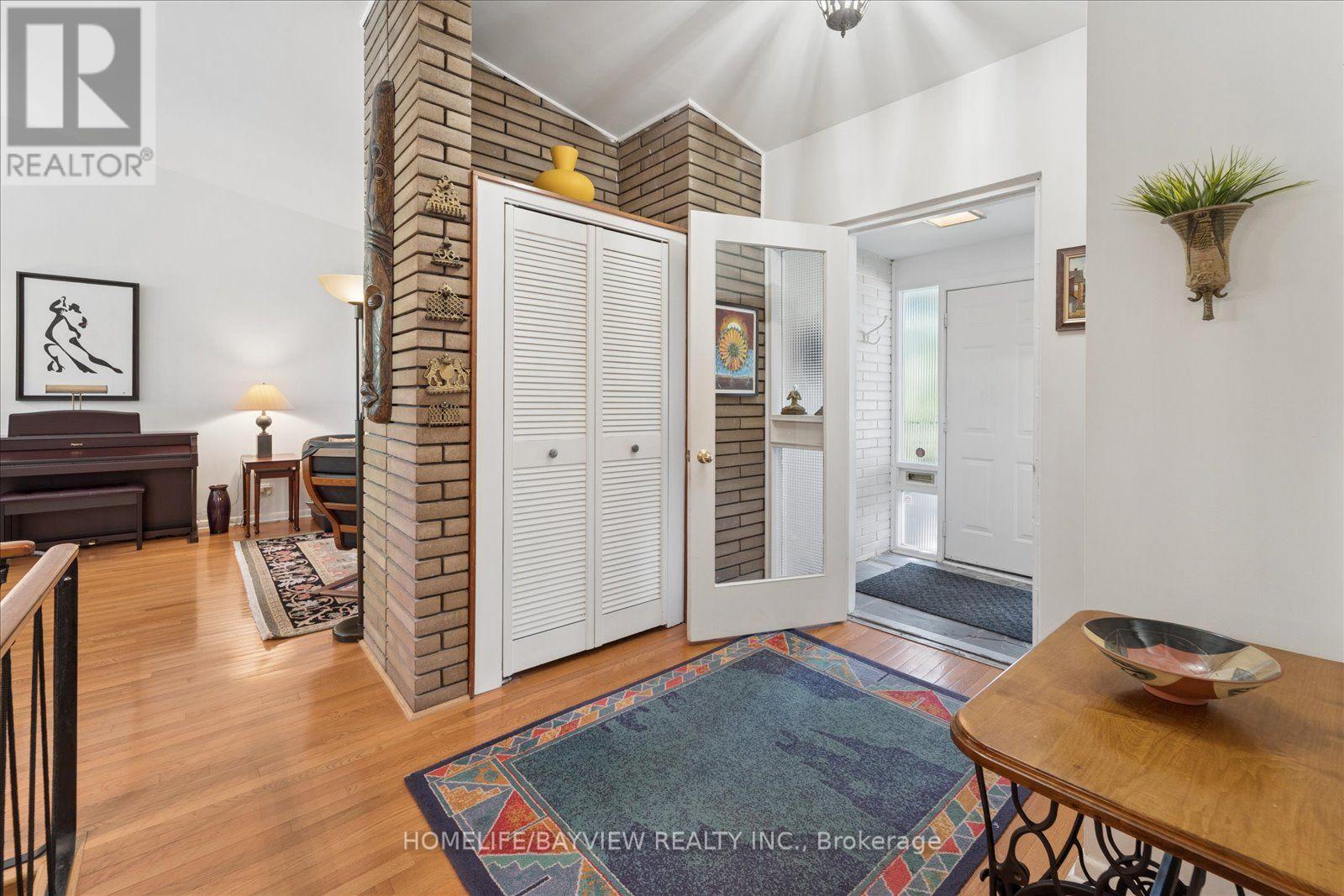 24 Ravenscroft Circle, Toronto — photo 5