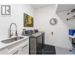 24 Ravenscroft Circle, Toronto, ON M2K1W9 Photo 32