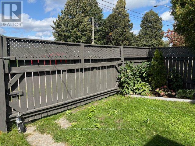 808 QUEEN STREET - 12