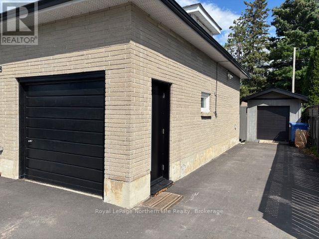 808 QUEEN STREET, North Bay (Ferris) — photo 2