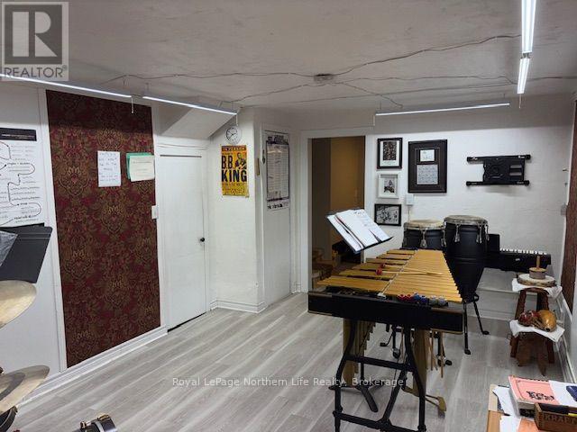 808 QUEEN STREET - 37