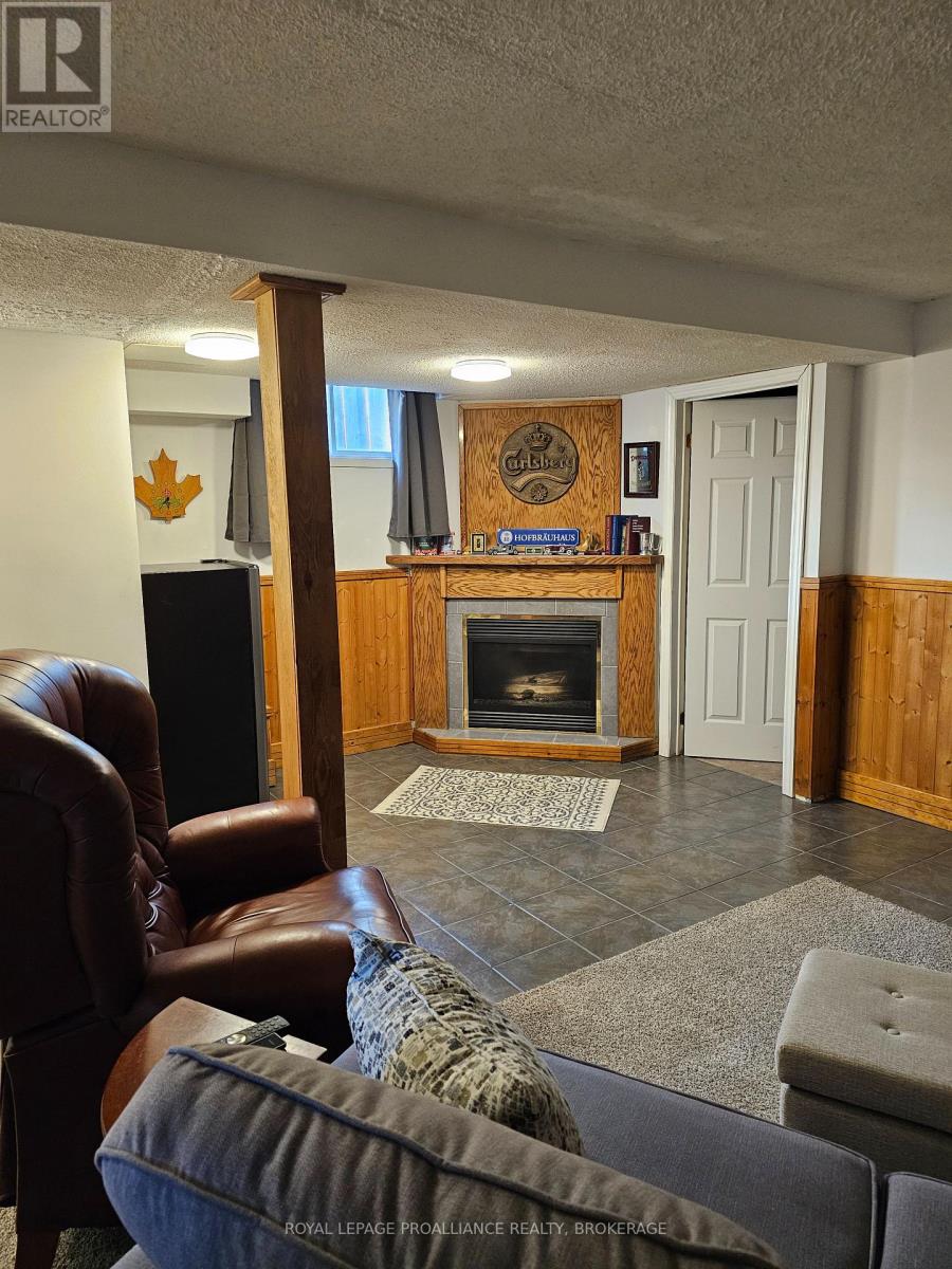 915 WARBURTON CRESCENT - Image 29