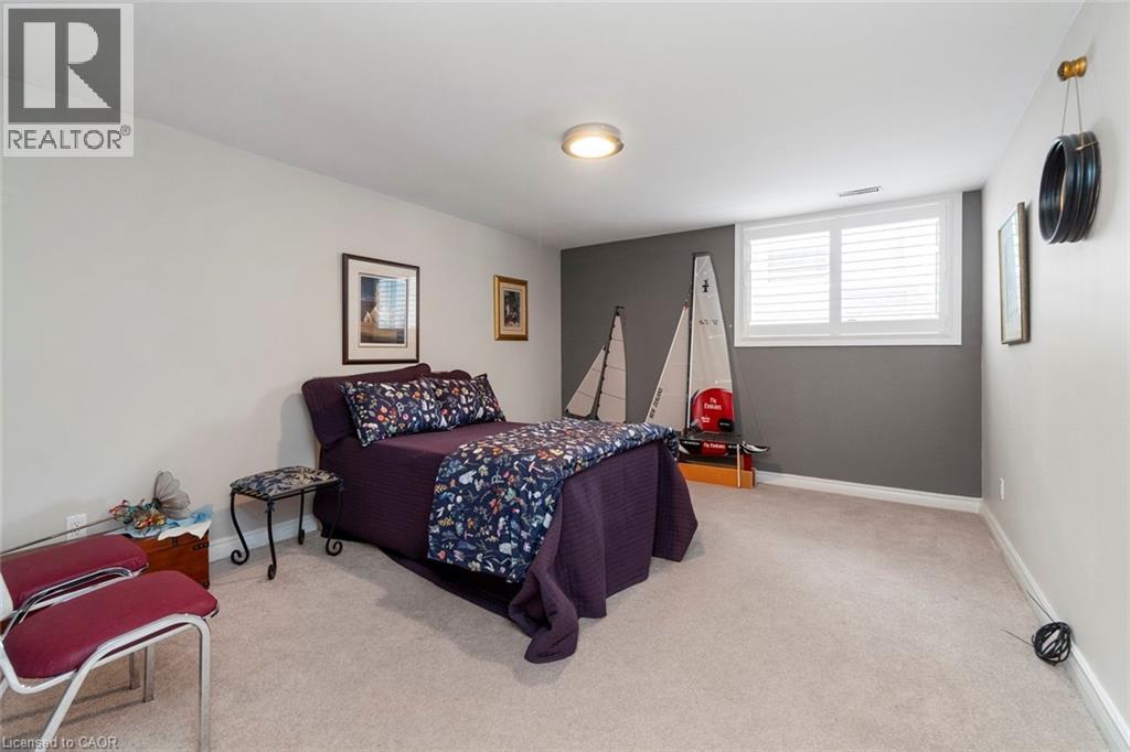 18 STONEGATE Drive - 43
