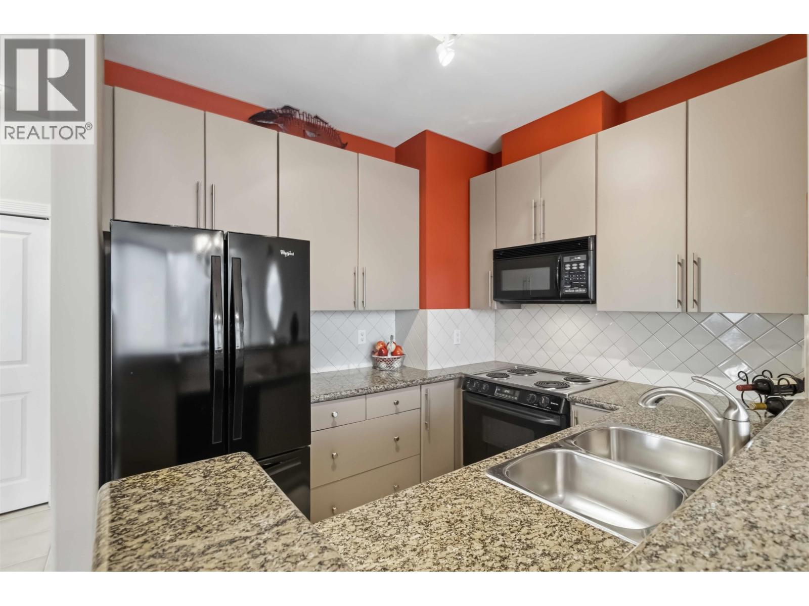 405 160 E 13TH STREET, North Vancouver — photo 9