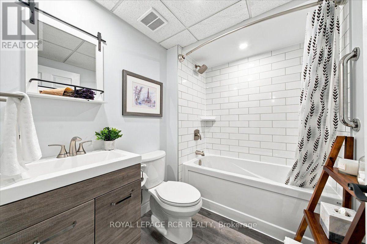 215 OAKWOOD CRESCENT - Image 37