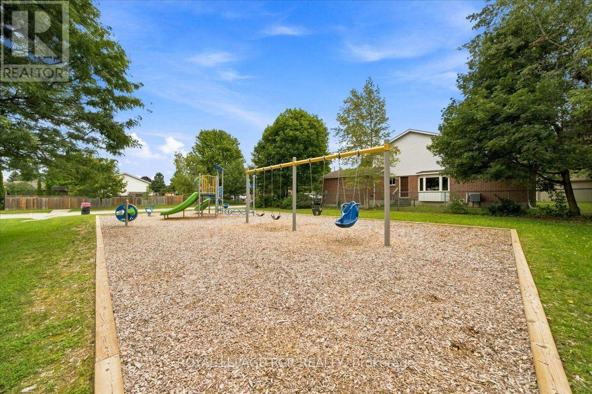 215 OAKWOOD CRESCENT - 49