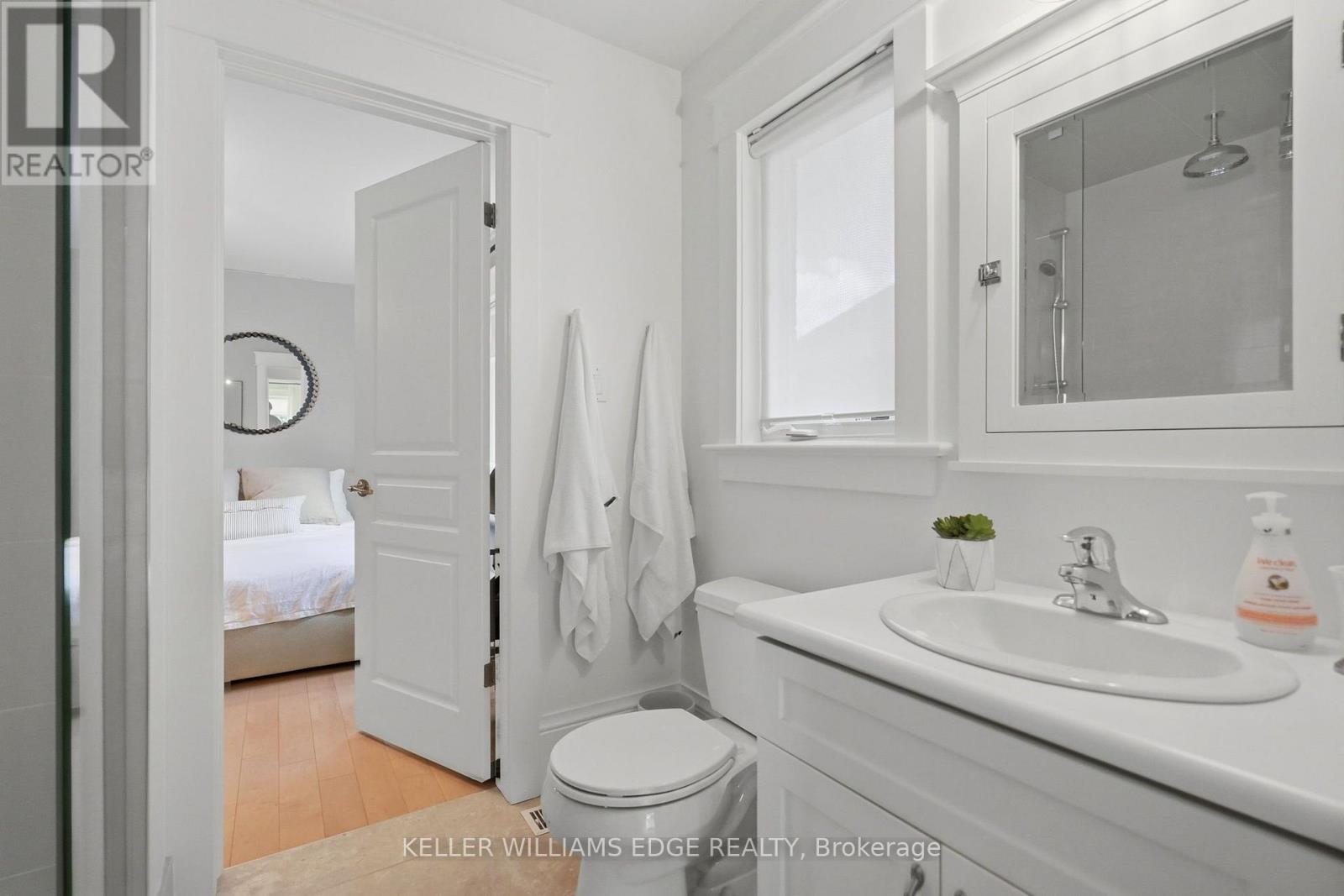 3202 SALTAIRE CRESCENT - 33