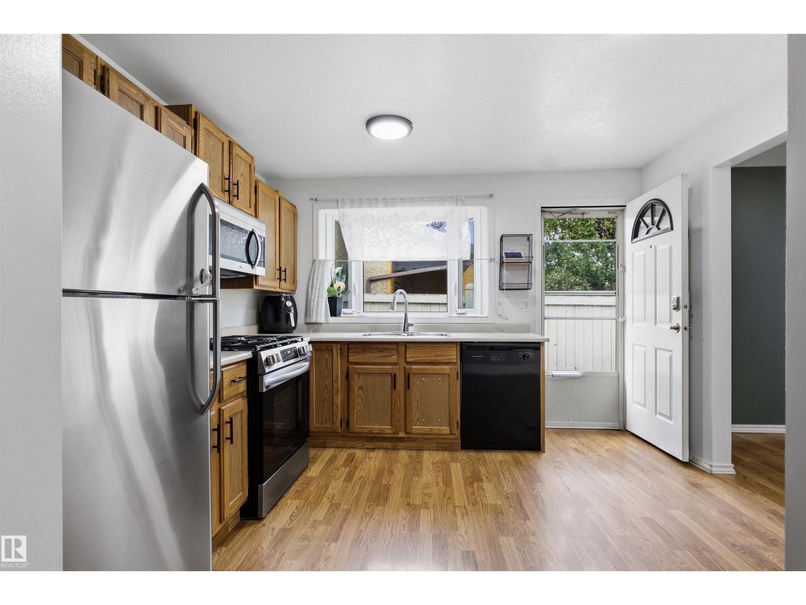 3803 12 AV NW - 10