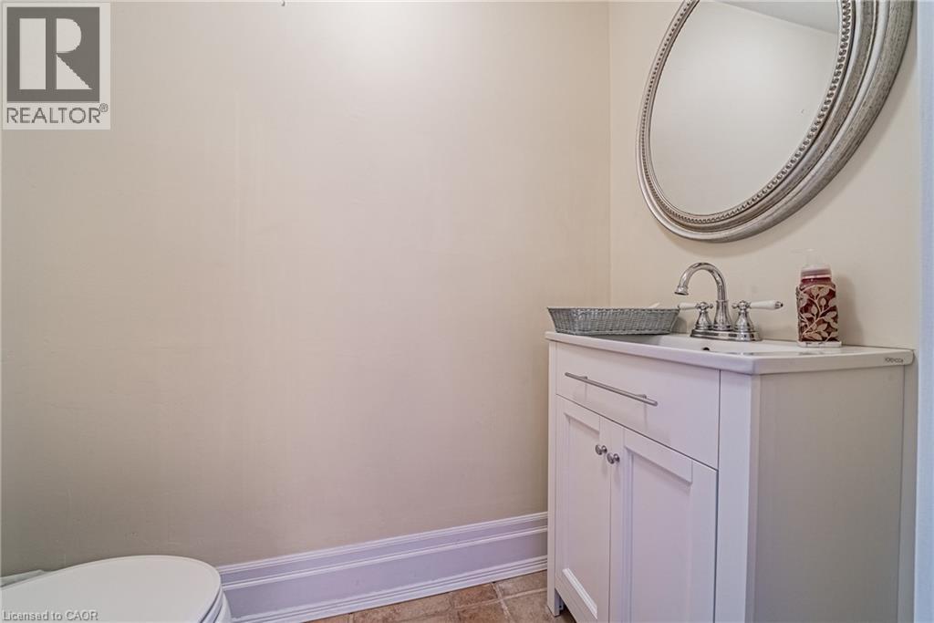267 MAIN Street W, Hamilton — photo 15