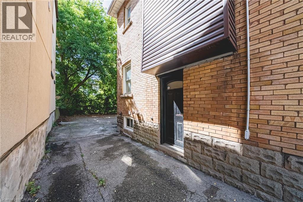 267 MAIN Street W, Hamilton — photo 18