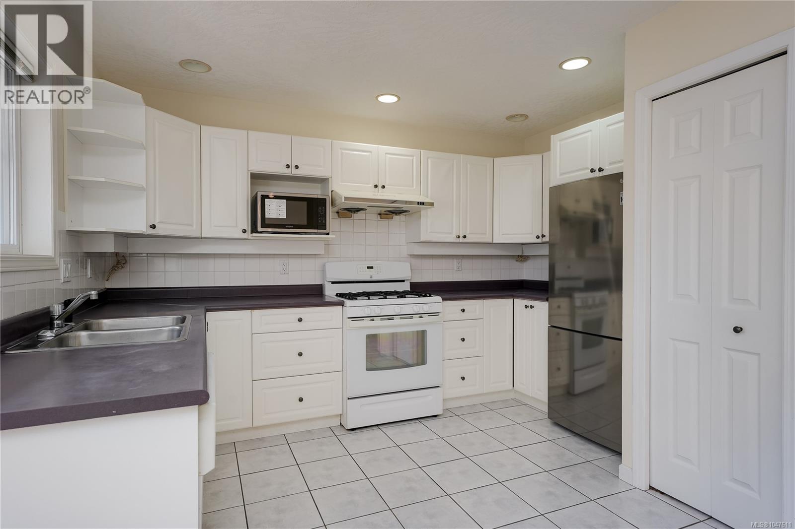  4005 Gordon Head Road, Saanich
