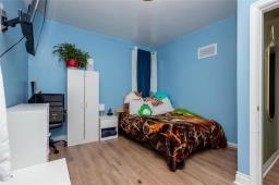 1212 8th Street, Brandon, MB R7A3Z4 Photo 11