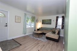 Cold room - 1212 8th Street, Brandon, MB R7A3Z4 Photo 8