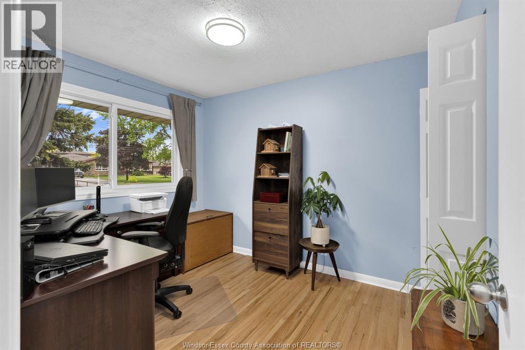 1035 RIVERDALE - Image 16
