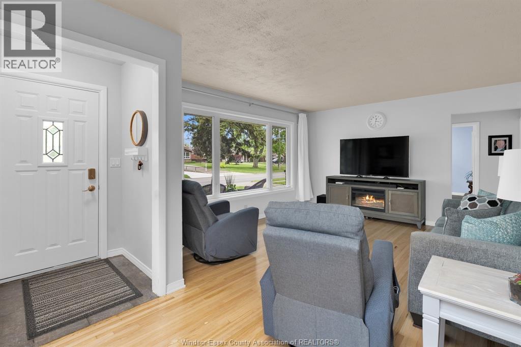 1035 RIVERDALE - Image 11