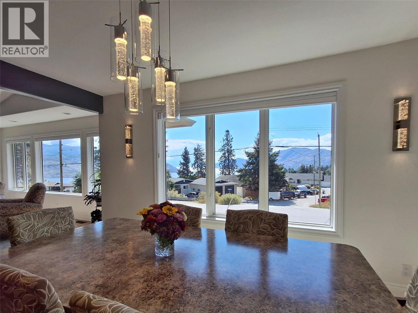 5990 Victoria Street, Peachland — photo 1