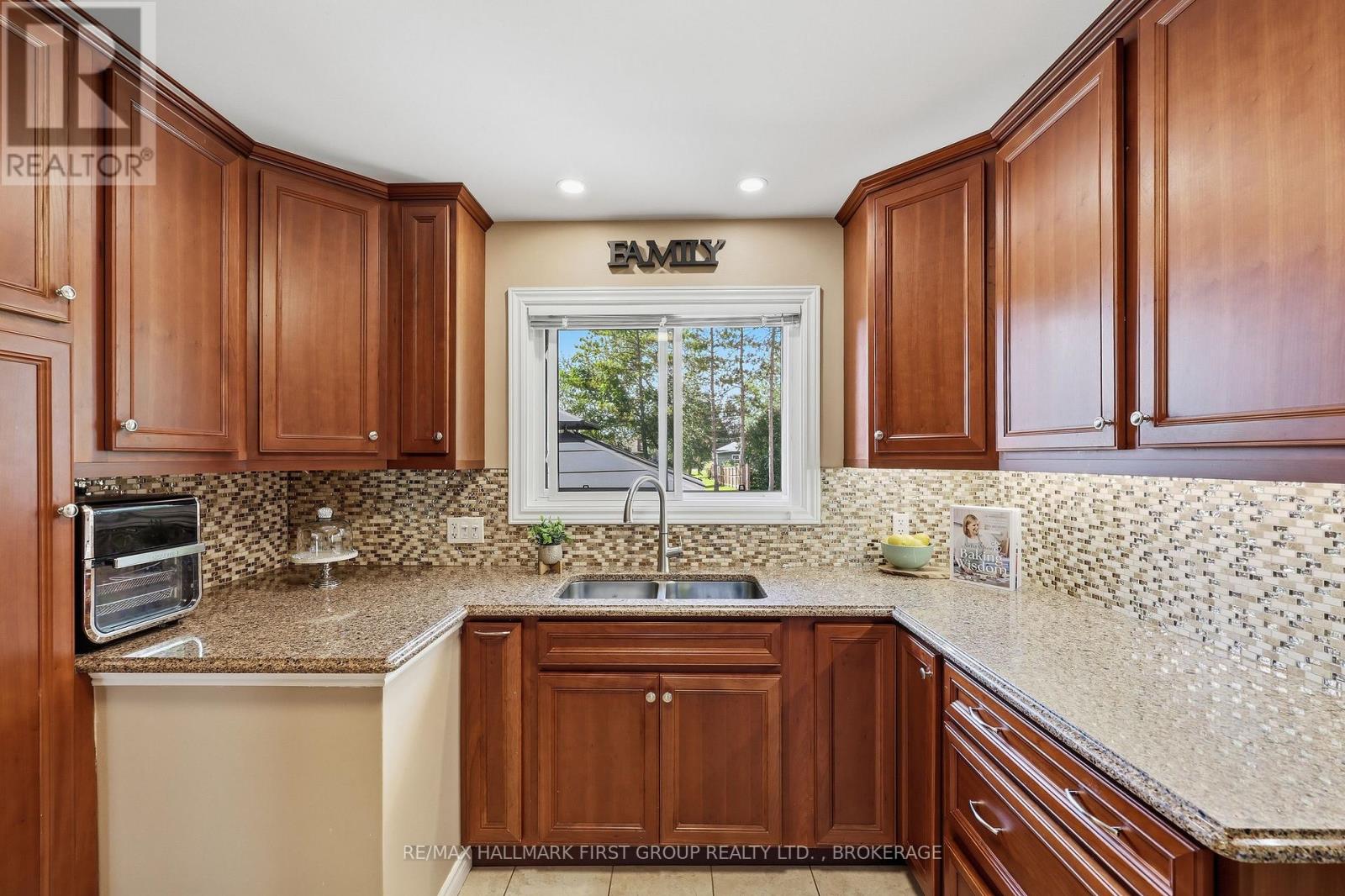 1449 AVONDALE CRESCENT - Image 11