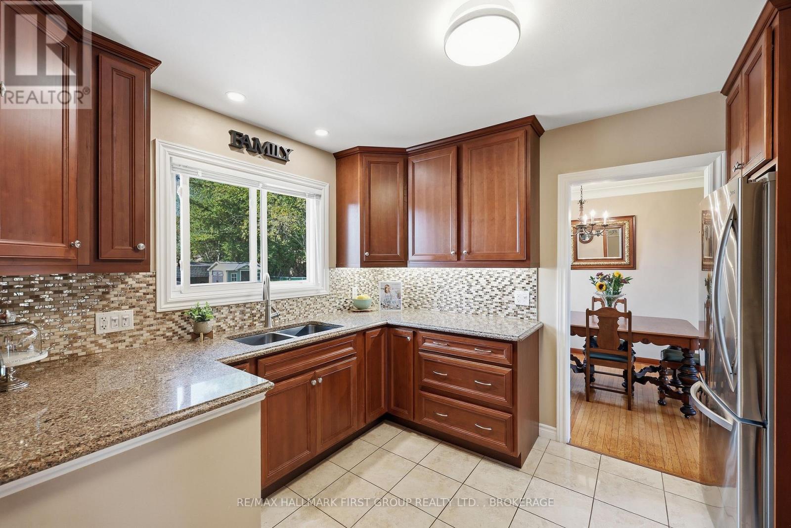 1449 AVONDALE CRESCENT - 12