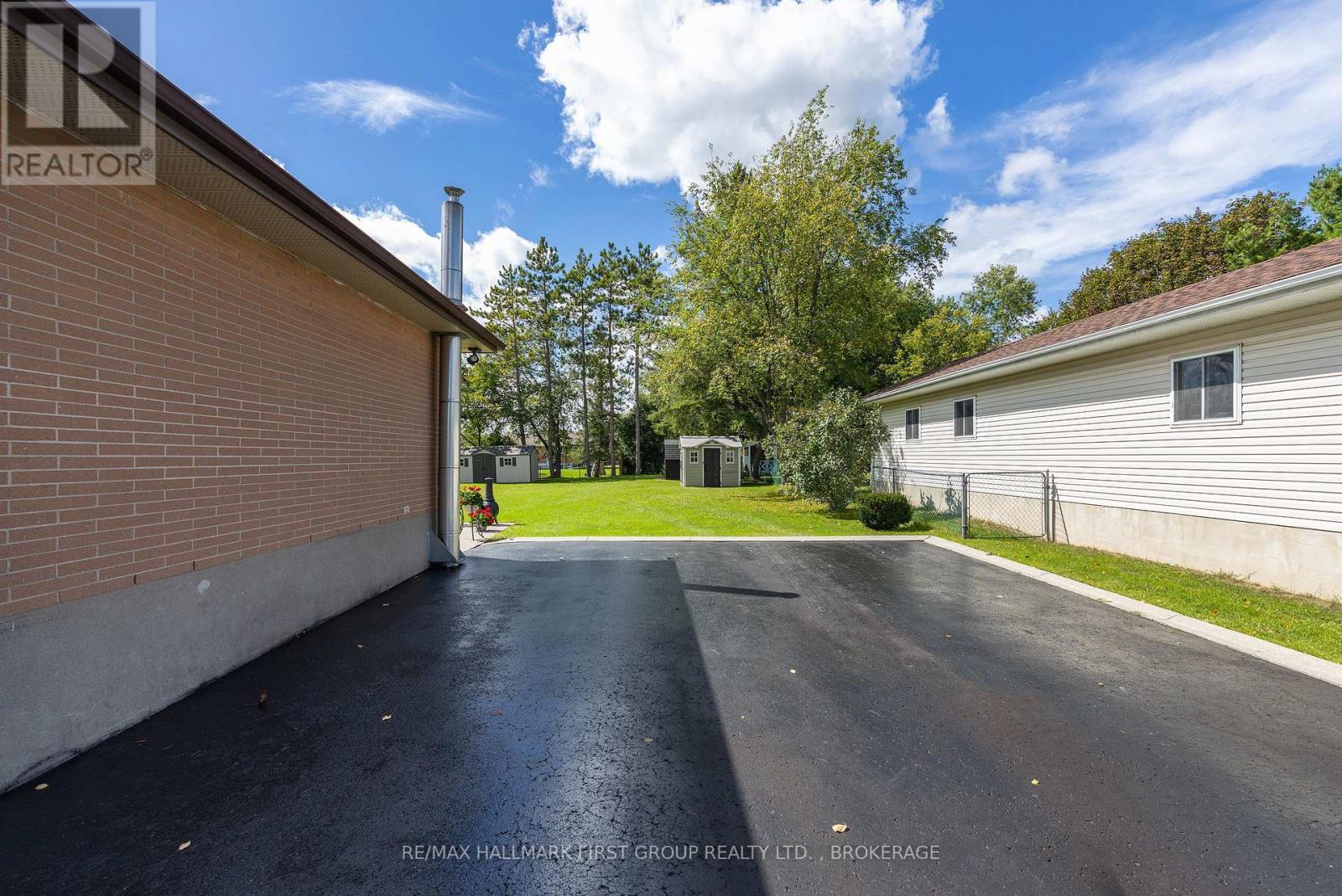 1449 AVONDALE CRESCENT - Image 35