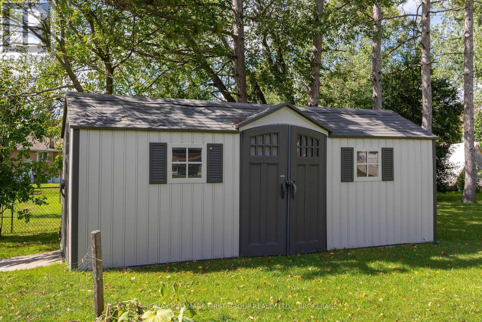 1449 AVONDALE CRESCENT - 42