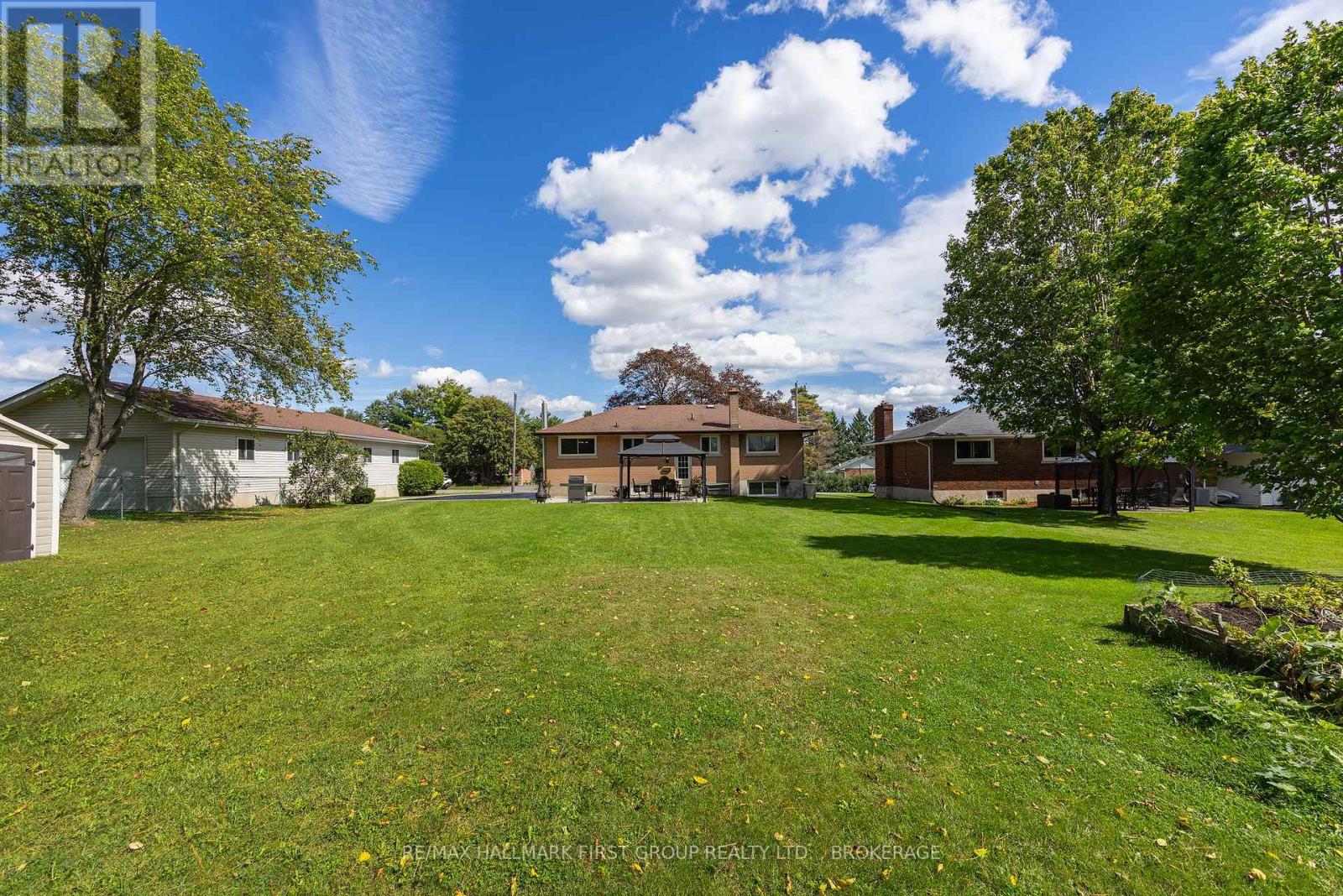 1449 AVONDALE CRESCENT - 45