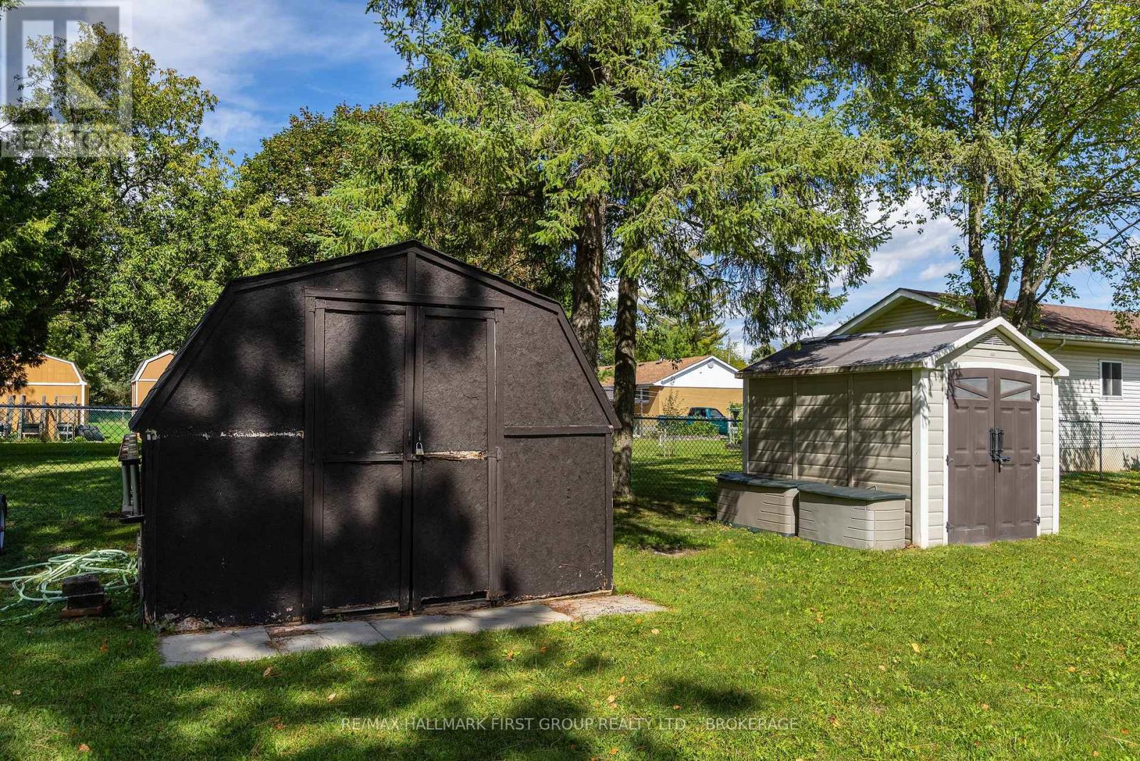 1449 AVONDALE CRESCENT - 46