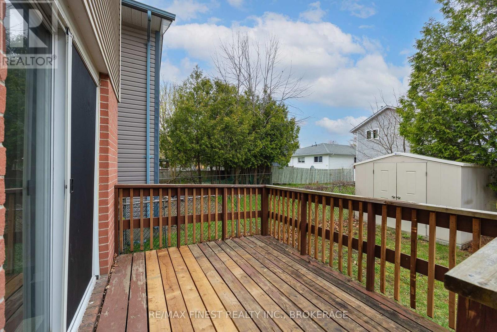 870 WALKER COURT - 7