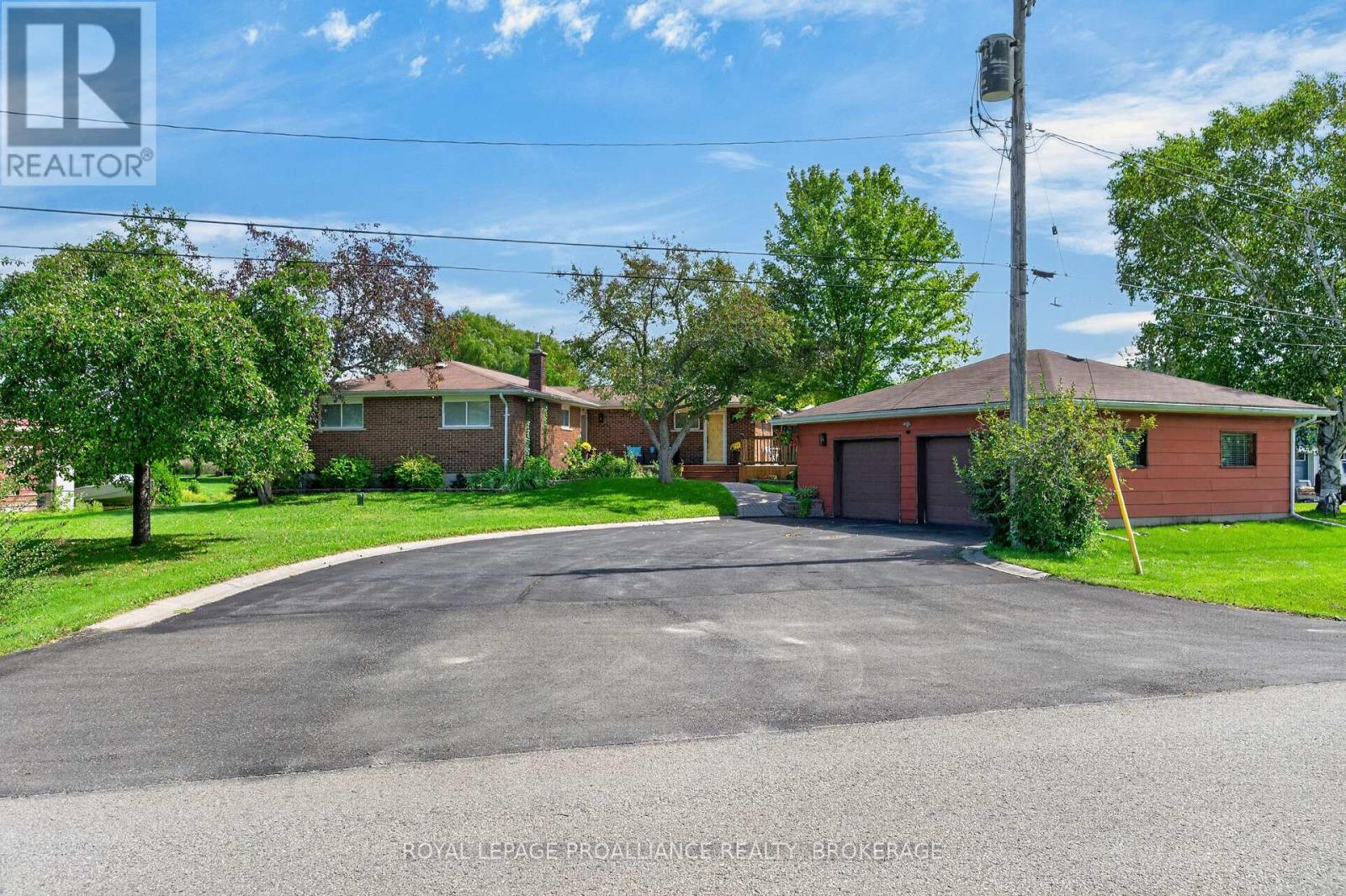 38 WILLOWBANK ROAD W, Gananoque — photo 2