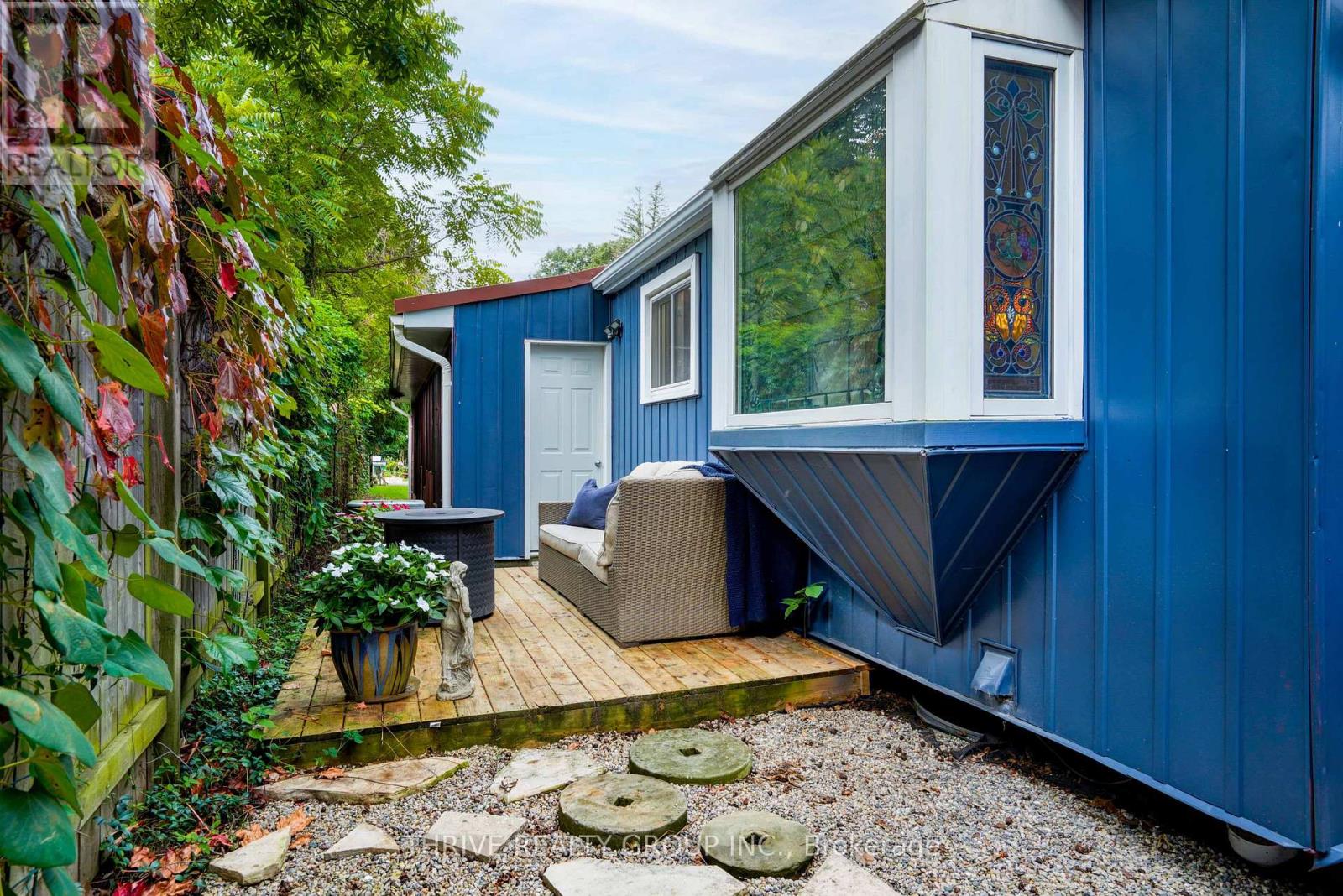 11 OUTER DRIVE - Image 38