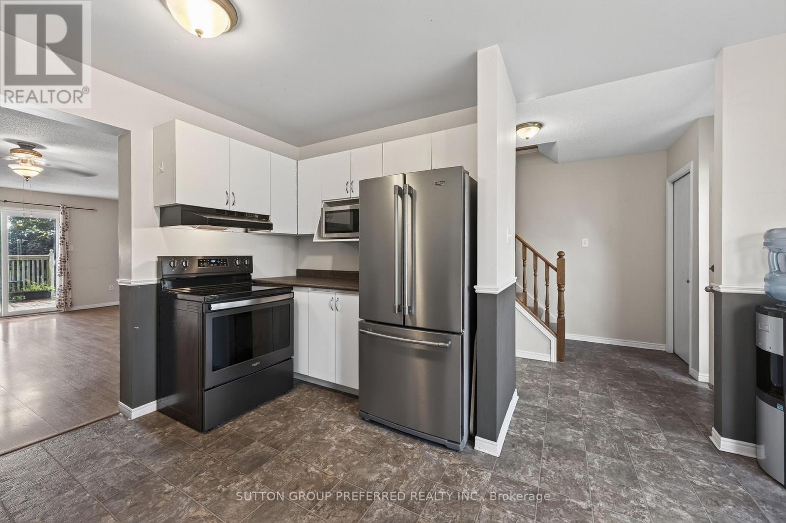 185 MARTINET AVENUE - 7