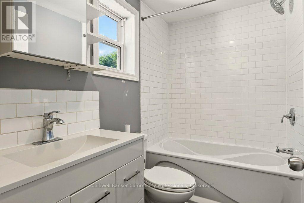 146 BARNESDALE AVENUE N - Image 26