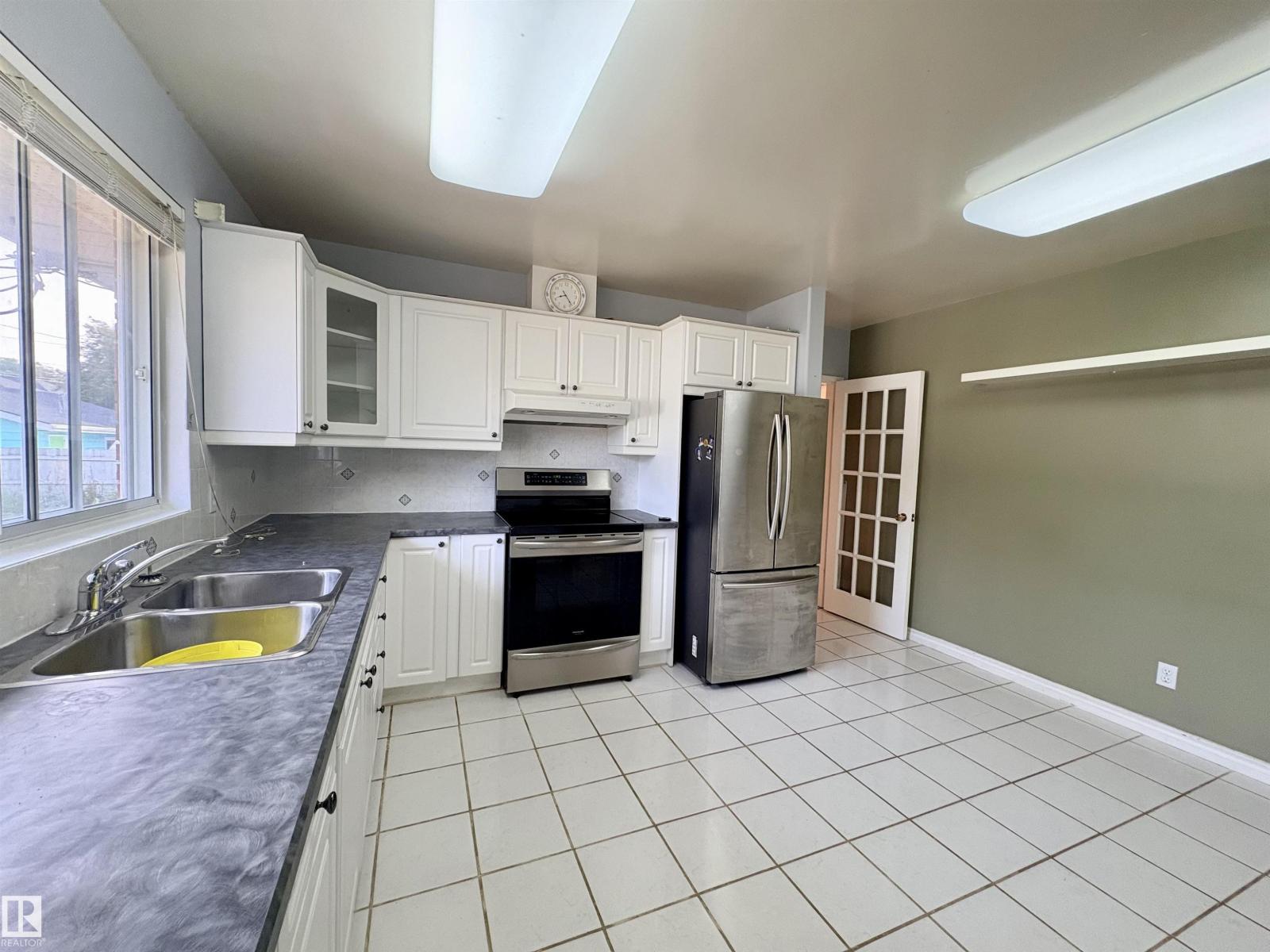 3834 110 AV NW - 8
