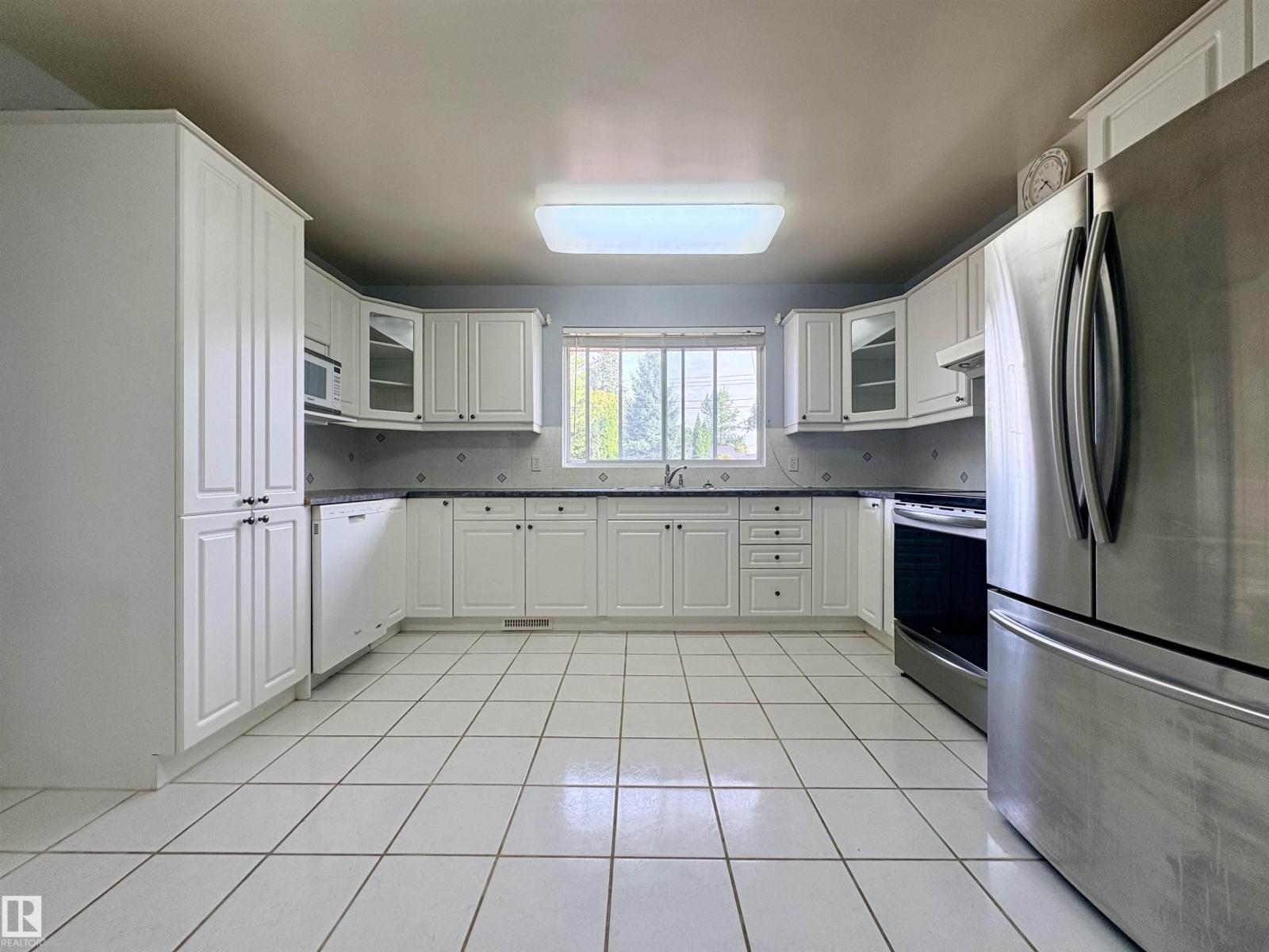 3834 110 AV NW - 10