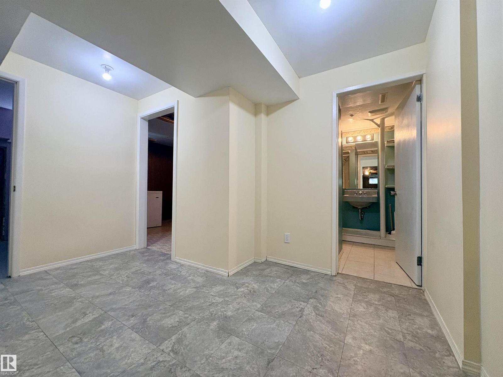 3834 110 AV NW - 38
