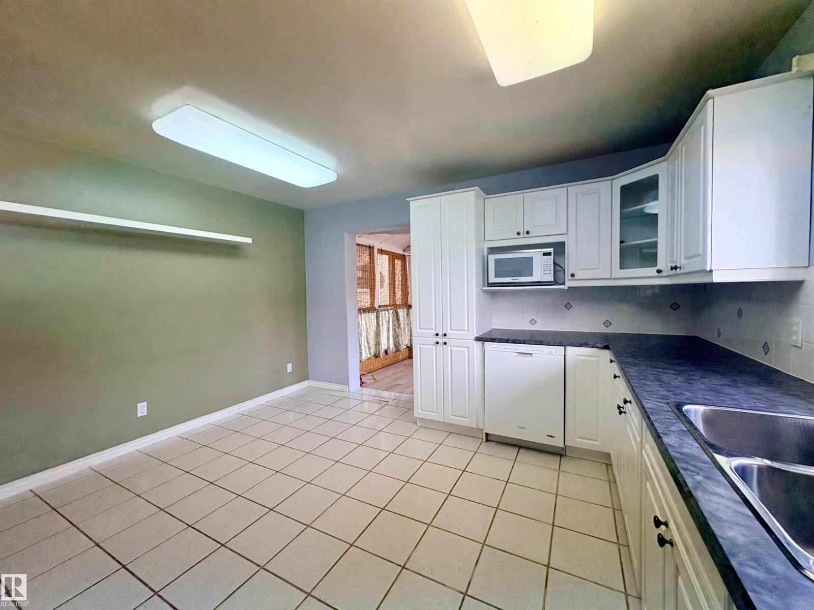 3834 110 AV NW - 9