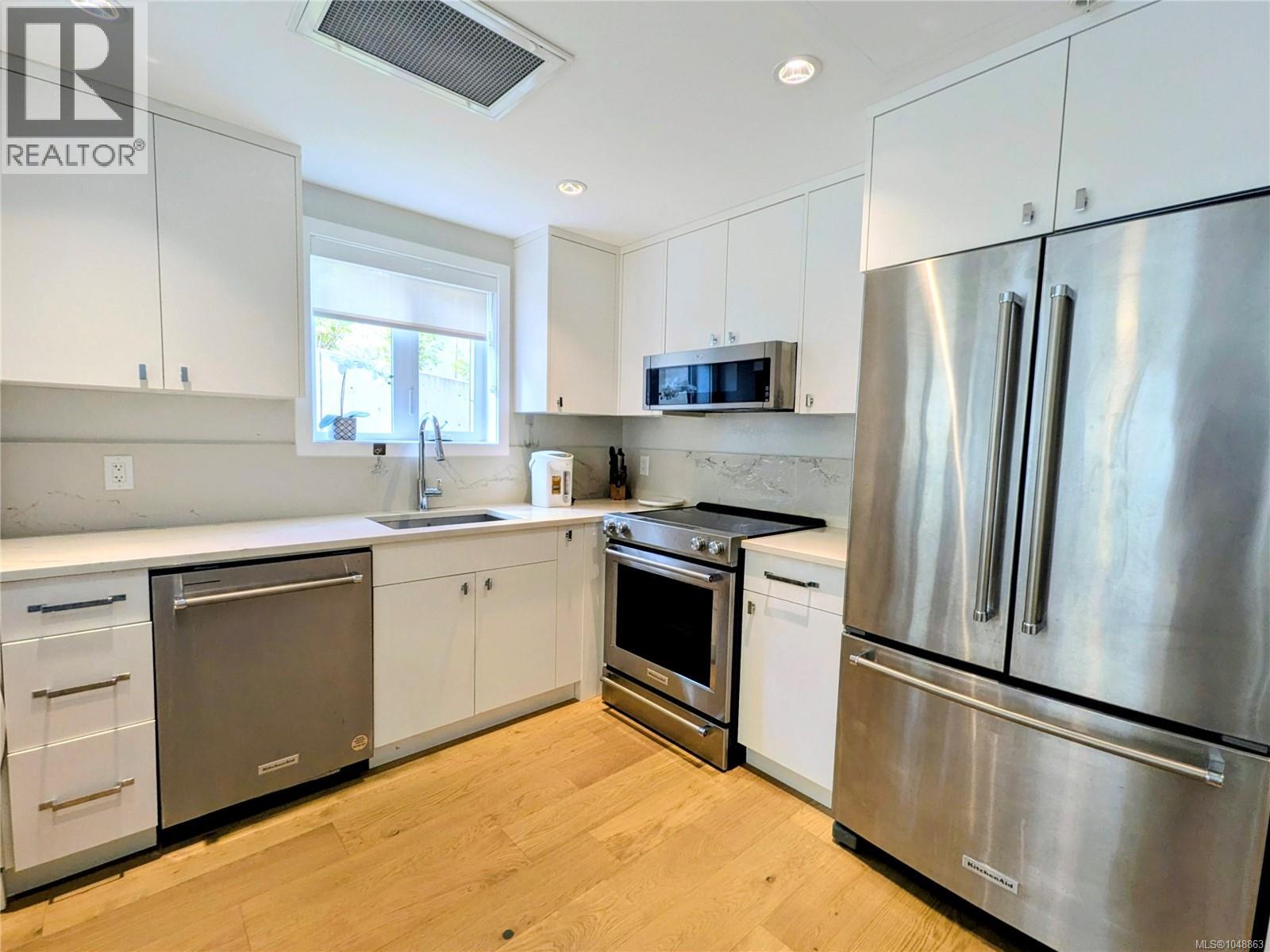#107 4030 Shelbourne St - Image 6