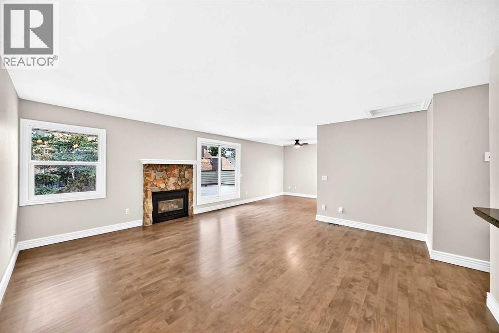 225, 33 Glamis Green SW, Calgary, Alberta, T3E6T9