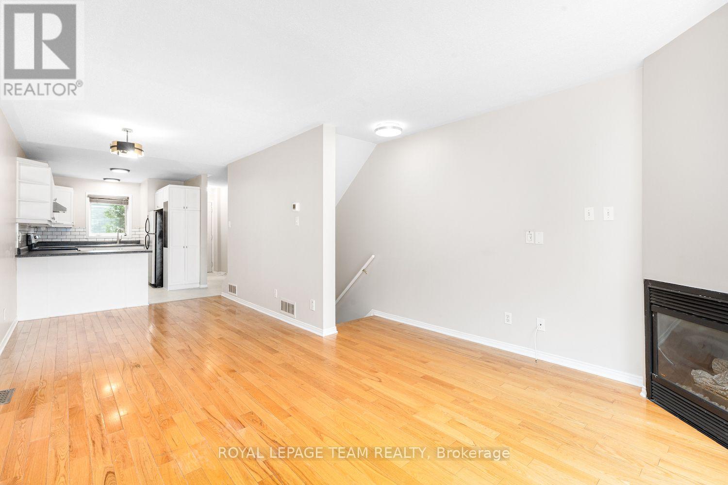 #7 395 BELL STREET S - Image 14