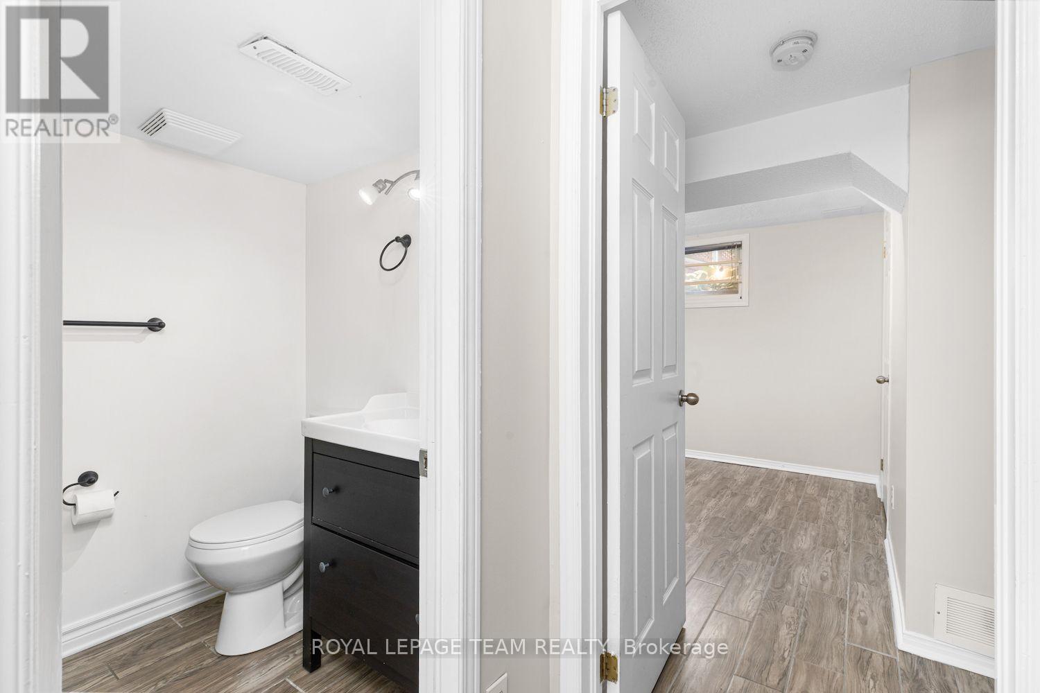 #7 395 BELL STREET S - Image 24