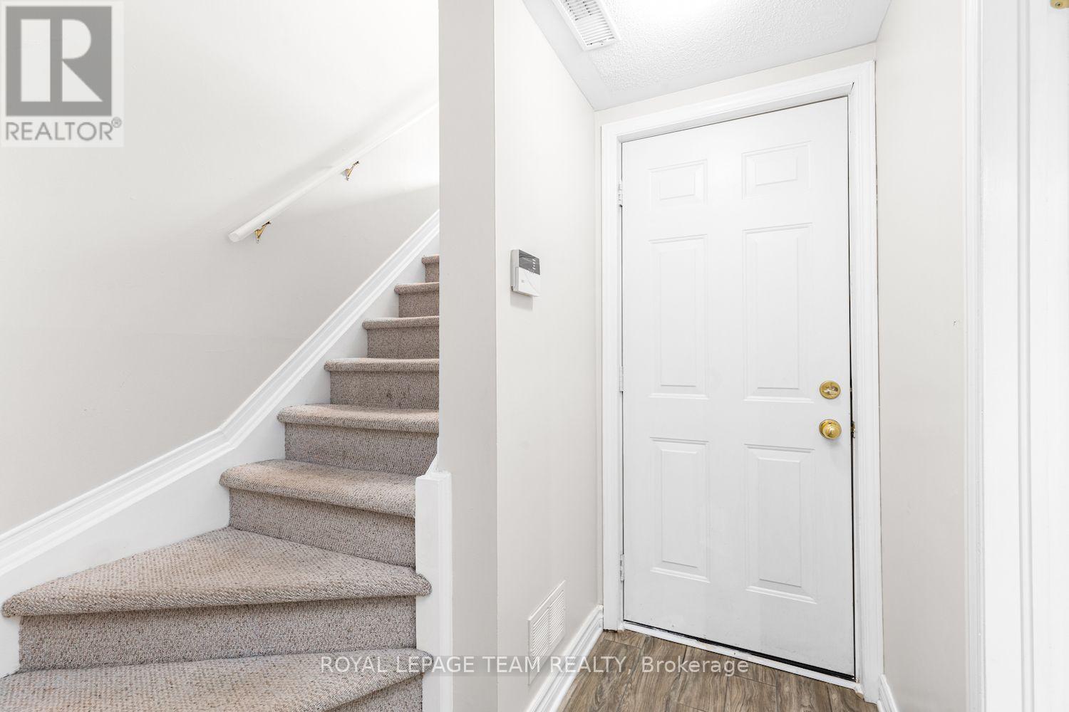 #7 395 BELL STREET S - Image 27