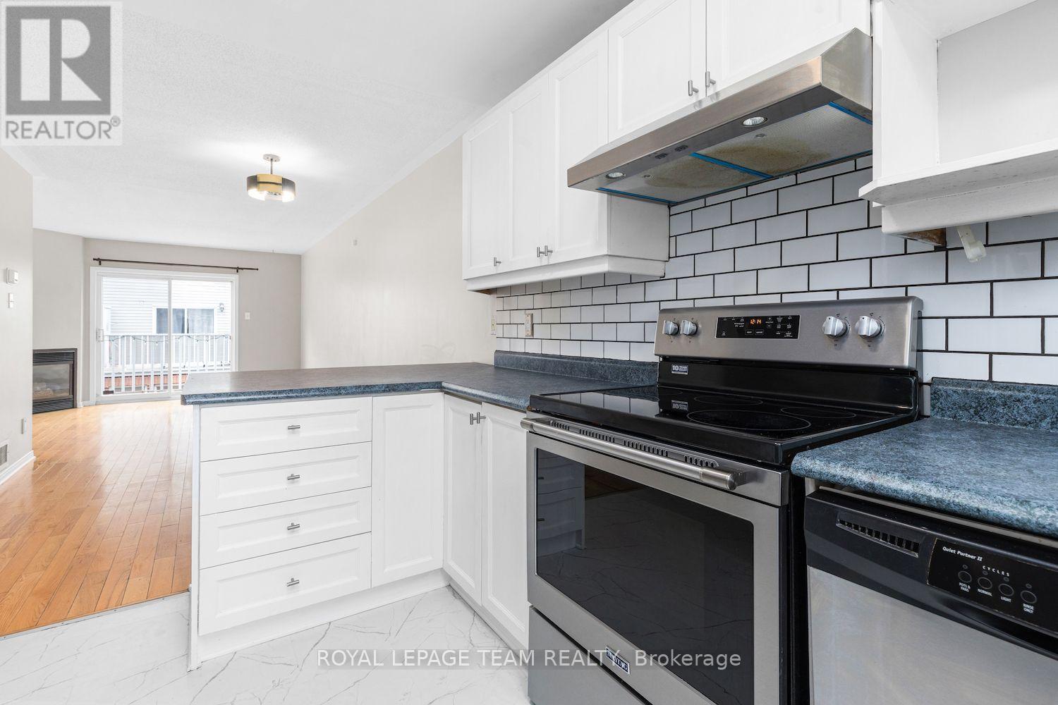 #7 395 BELL STREET S - Image 7