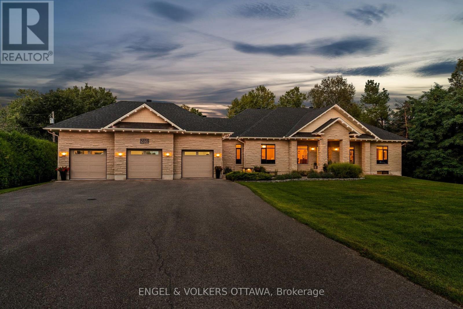 5833 RIDEAU VALLEY DRIVE N - 2