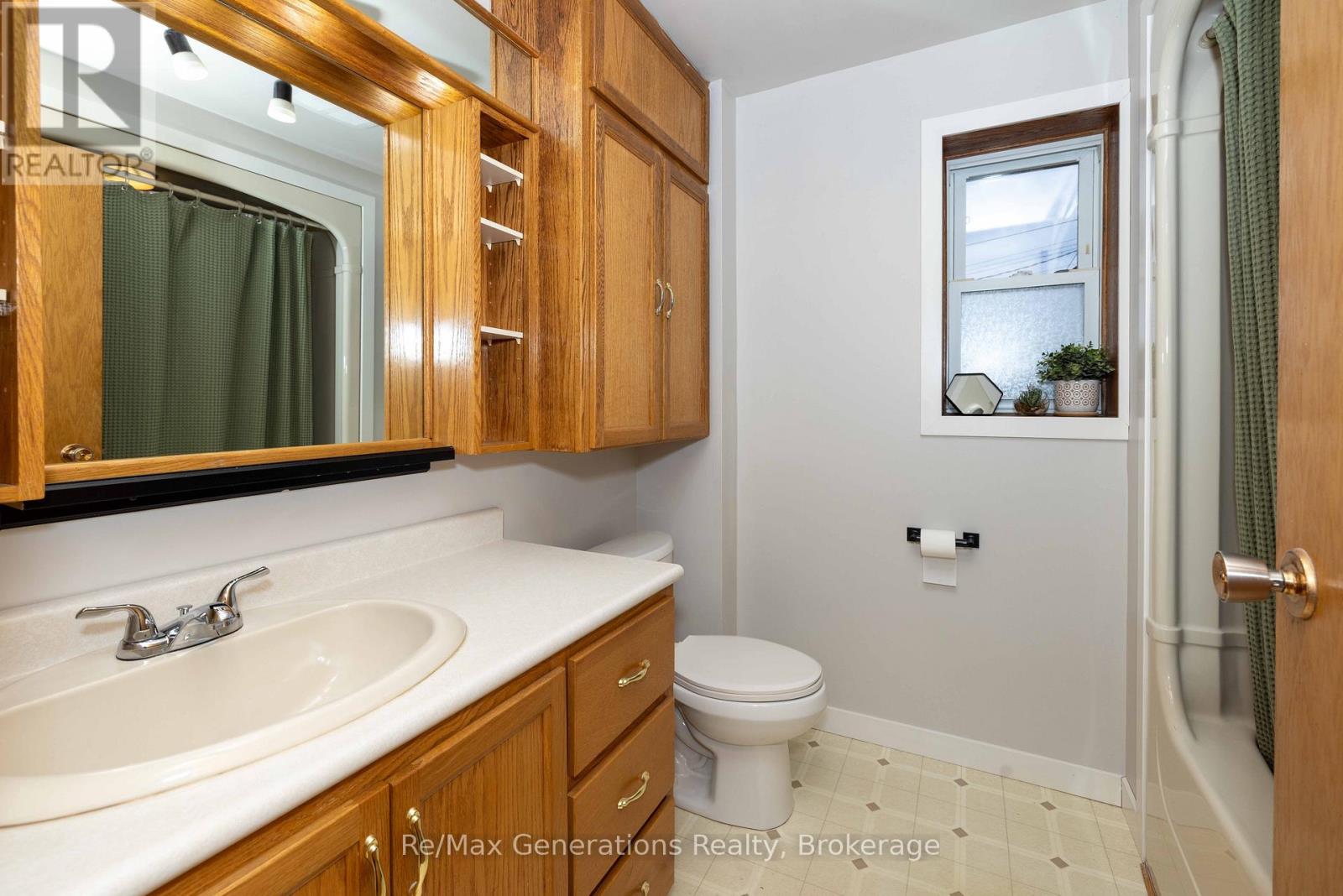 559 EMPIRE AVENUE E - 7