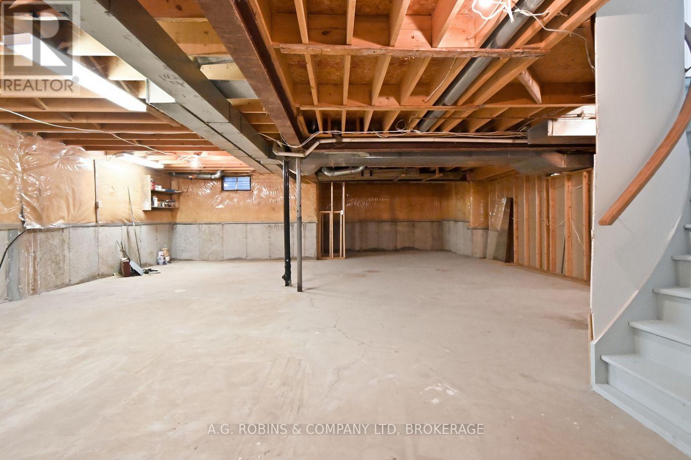 381 KERMAN AVENUE - 35