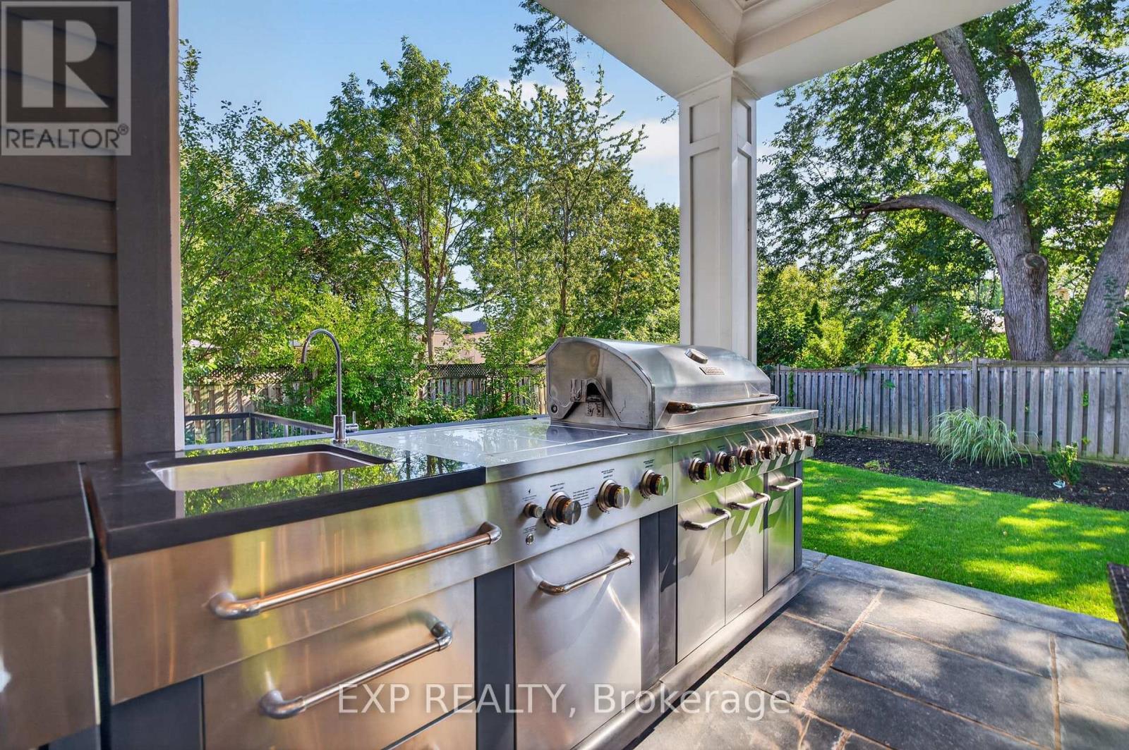 528 WELLINGTON CRESCENT - 43