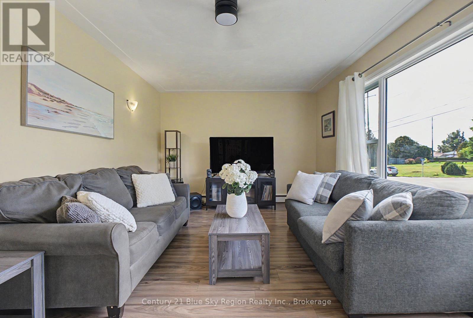 1572 CHAPAIS STREET - 10